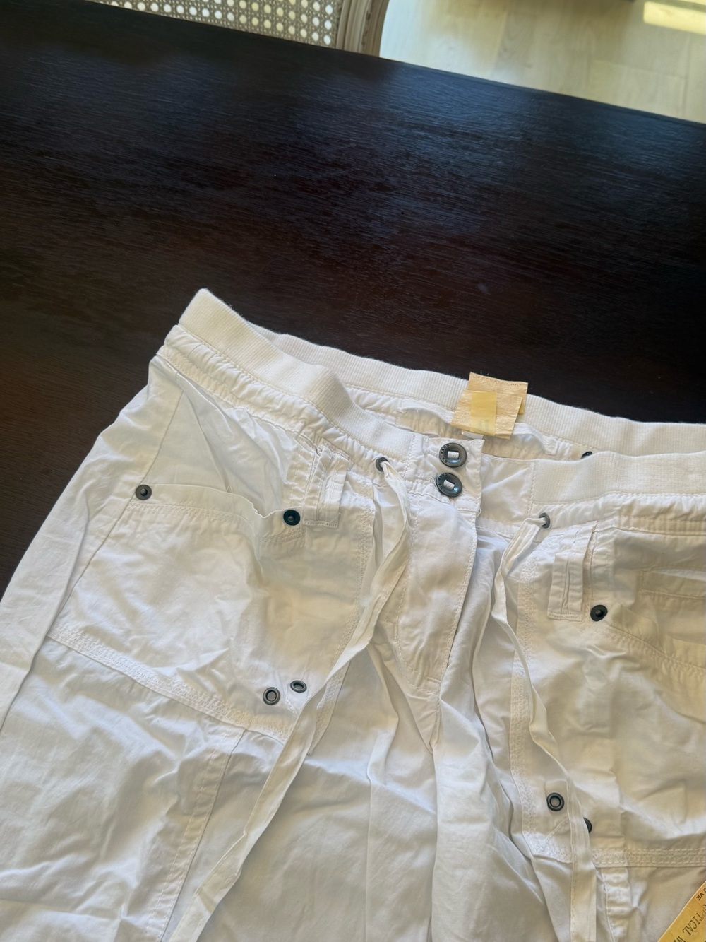 Da-Nang White Cargo Capri Pants - Picture 4 of 5